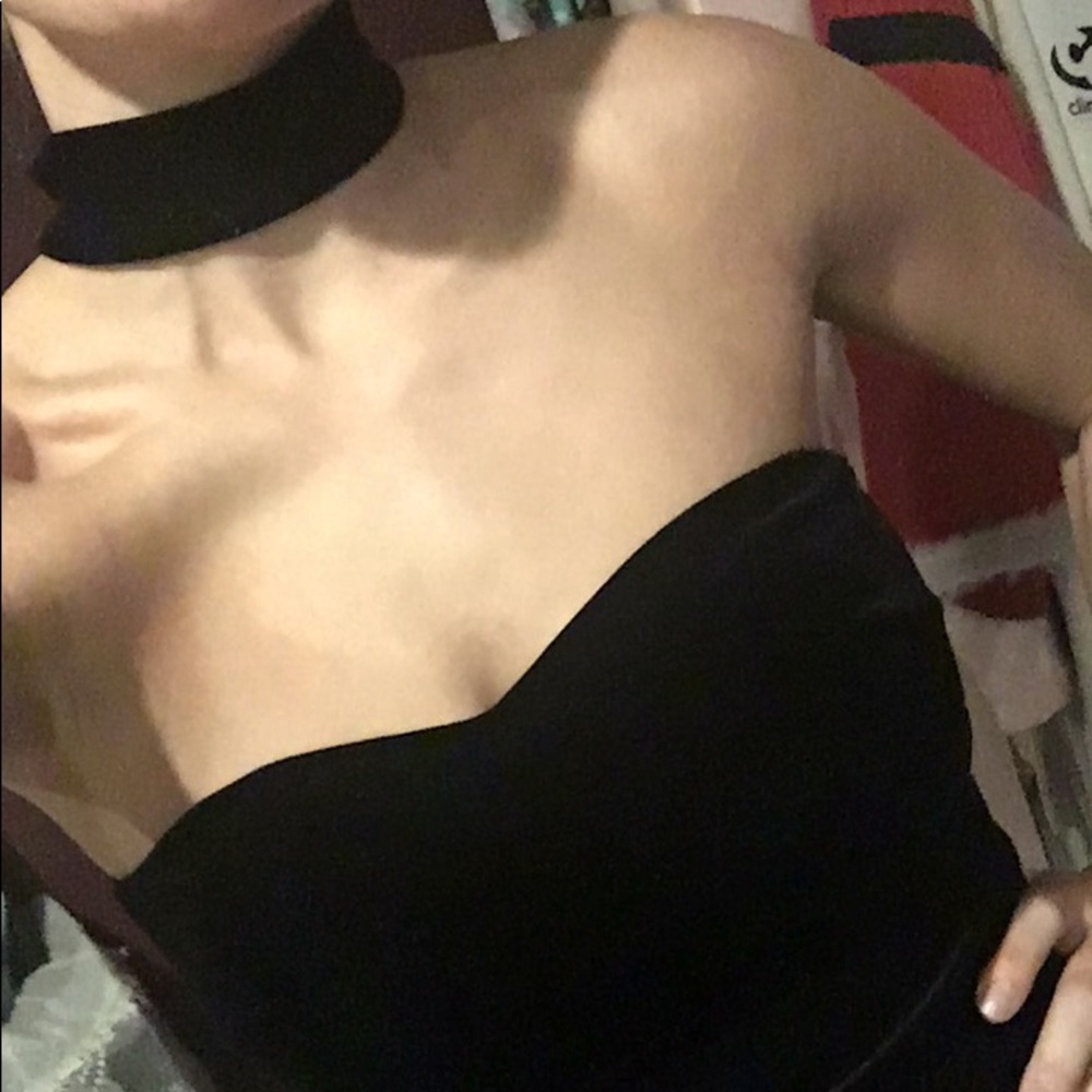 🌸 BRAND NEW- Black Velvet Mini 🌸 - Picture 4 of 5